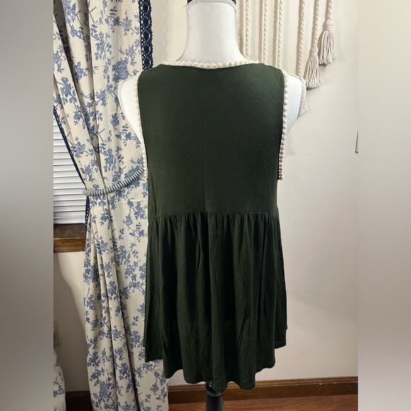 Hunter Green Tank - Picture 2 of 3